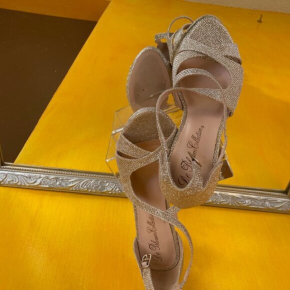 De Blossom Collection formal gold glitter shoes, size 7, 4-inch heels - Picture 1 of 1